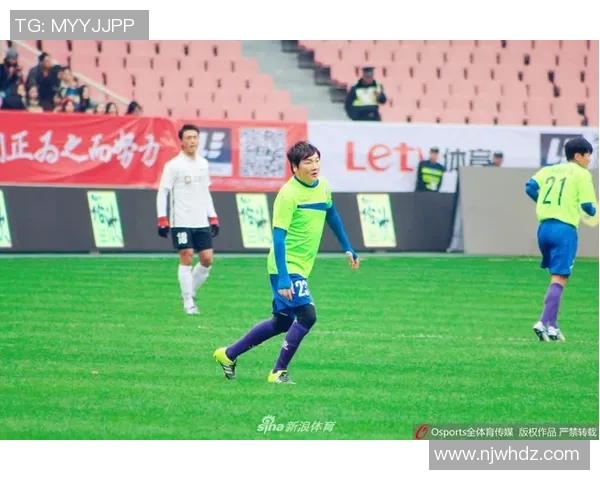 足球明星精彩转场踢球瞬间集锦视频回顾与分析